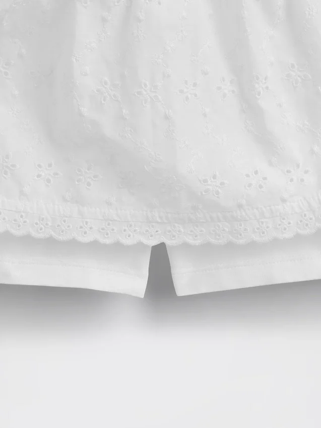 Skort med hullbroderi for barn
