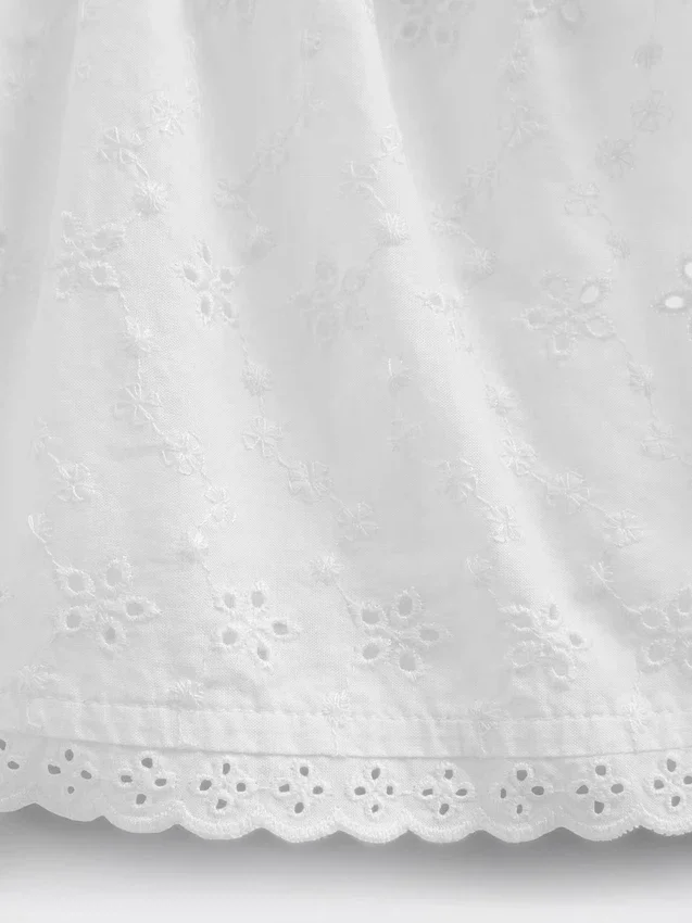 Skort med hullbroderi for barn