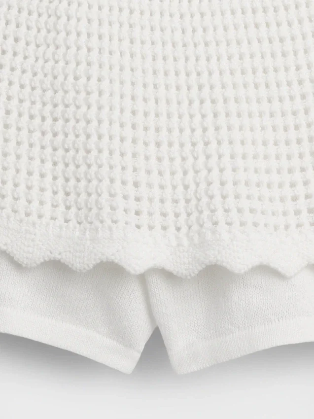 Skort med lag på lag i heklet bomull for barn