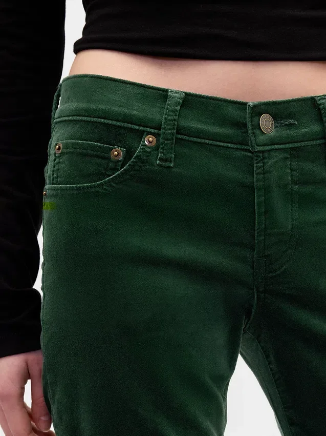 Slim straight-bukser i fløyel med lav midje i 90-tallsstil