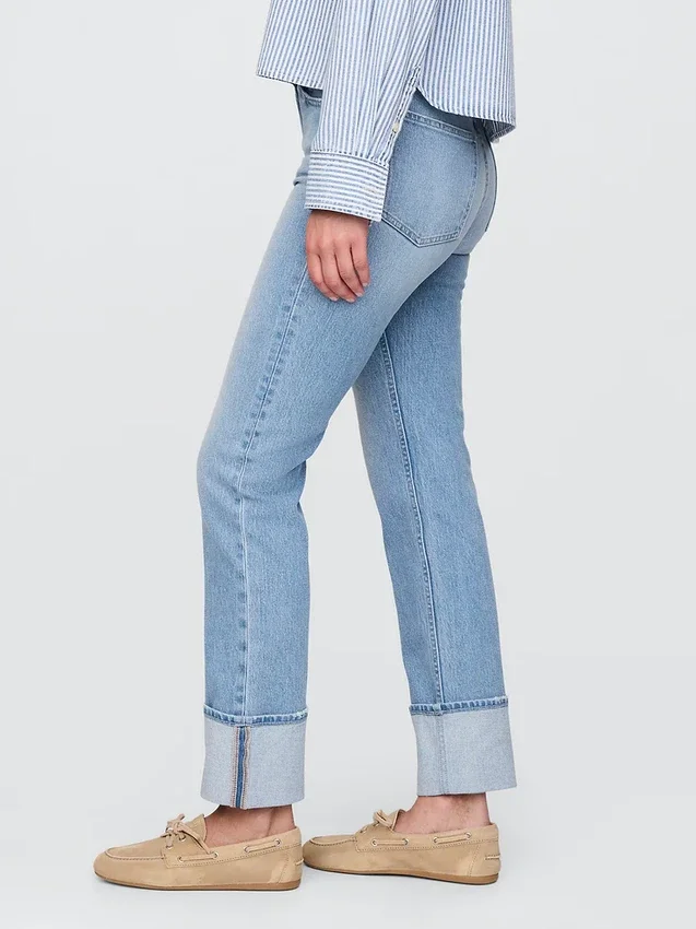 Slim straight-Jeans med høy midje og oppbrettede bukseben i 90-tallsstil