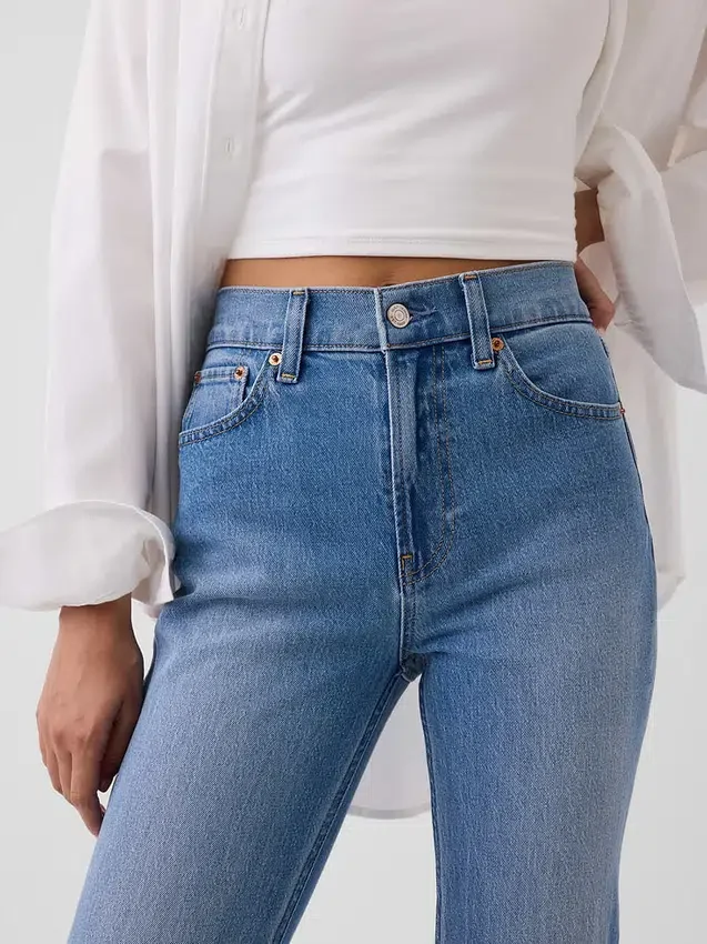 Slim straight-Jeans med høy midje og oppbrettede bukseben i 90-tallsstil