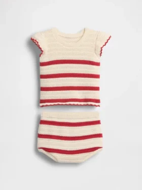 Stripet heklet antrekk til baby
