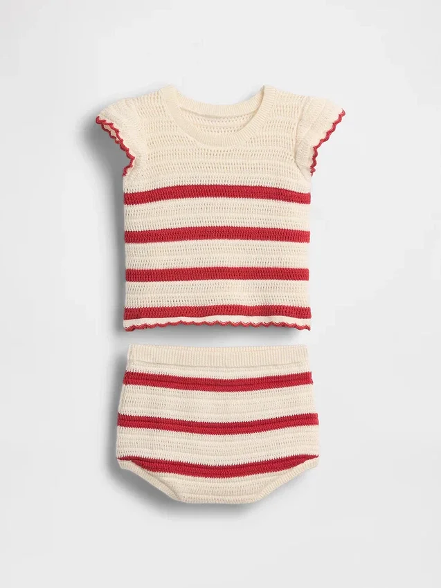 Stripet heklet antrekk til baby