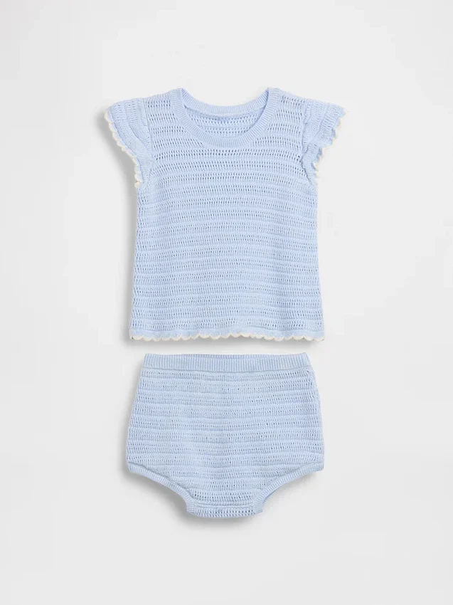 Stripet heklet antrekk til baby