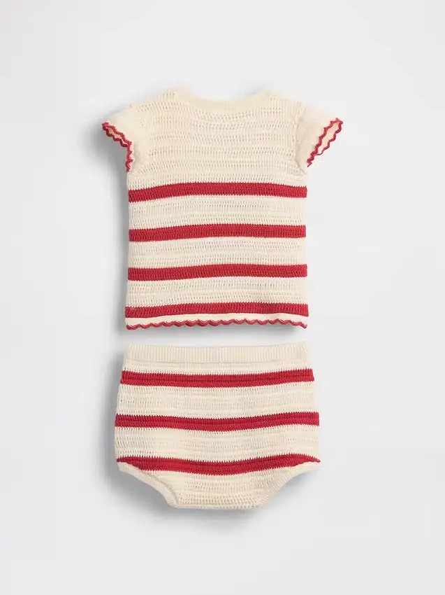 Stripet heklet antrekk til baby
