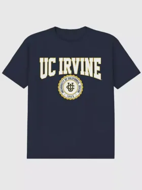 T-skjorte med grafisk motiv av University of California Irvines universitetssegl