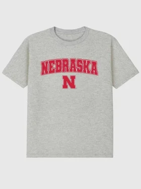 T-skjorte med mørk grafikk av University of Nebraska-Arch Logo