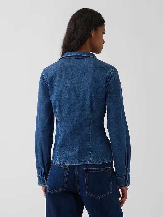 Tettsittende denimskjorte