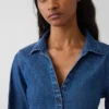 Tettsittende denimskjorte