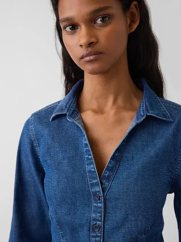 Tettsittende denimskjorte