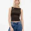 Tettsittende jersey-tanktop med båthals og kort snitt