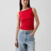 Tettsittende jersey-tanktop med båthals og kort snitt