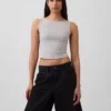Tettsittende jersey-tanktop med båthals og kort snitt