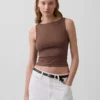 Tettsittende jersey-tanktop med båthals og kort snitt