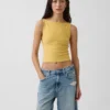 Tettsittende jersey-tanktop med båthals og kort snitt