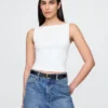 Tettsittende jersey-tanktop med båthals og kort snitt