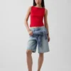 Tettsittende jersey-tanktop med båthals og kort snitt
