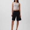 Tettsittende jersey-tanktop med båthals og kort snitt