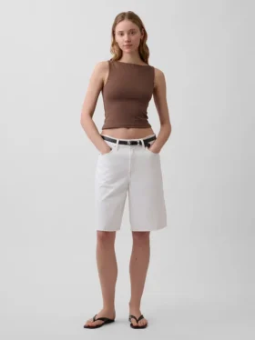 Tettsittende jersey-tanktop med båthals og kort snitt