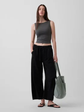 Tettsittende jersey-tanktop med båthals og kort snitt