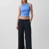 Tettsittende jersey-tanktop med båthals og kort snitt