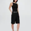 Tettsittende jersey-tanktop med båthals og kort snitt