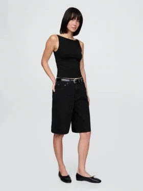 Tettsittende jersey-tanktop med båthals og kort snitt