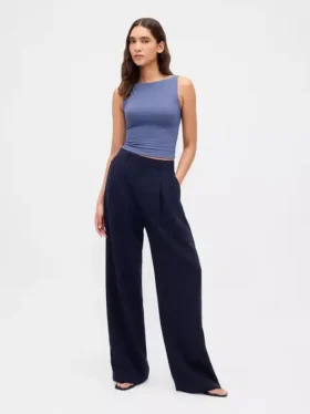 Tettsittende jersey-tanktop med båthals og kort snitt