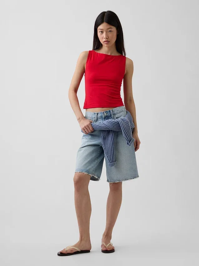 Tettsittende jersey-tanktop med båthals og kort snitt