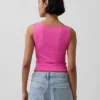 Tettsittende jersey-tanktop med båthals og kort snitt