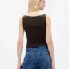 Tettsittende jersey-tanktop med båthals og kort snitt