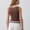 Tettsittende jersey-tanktop med båthals og kort snitt