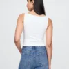 Tettsittende jersey-tanktop med båthals og kort snitt