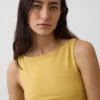 Tettsittende jersey-tanktop med båthals og kort snitt