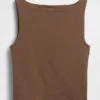 Tettsittende jersey-tanktop med båthals og kort snitt