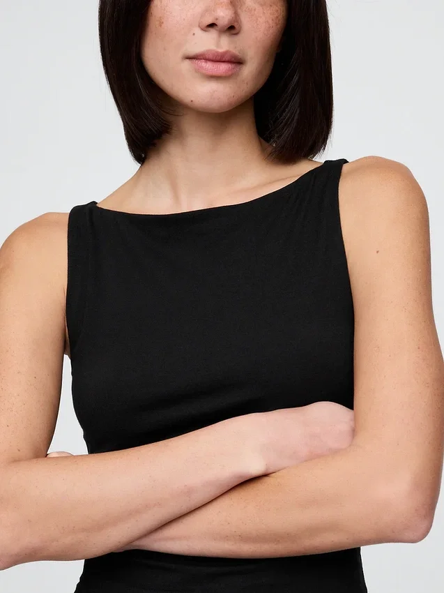 Tettsittende jersey-tanktop med båthals og kort snitt