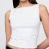 Tettsittende jersey-tanktop med båthals og kort snitt