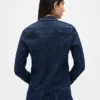Tettsittende, kort denimskjorte
