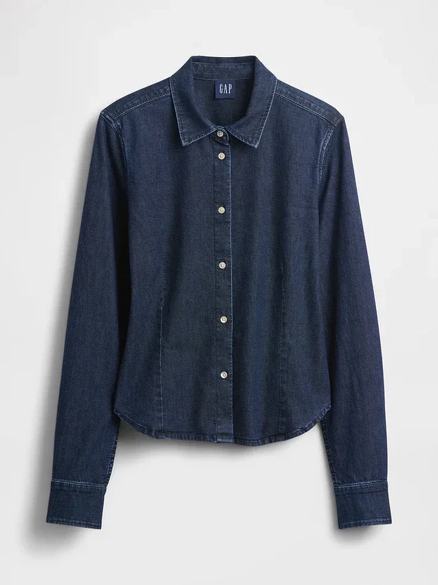 Tettsittende, kort denimskjorte