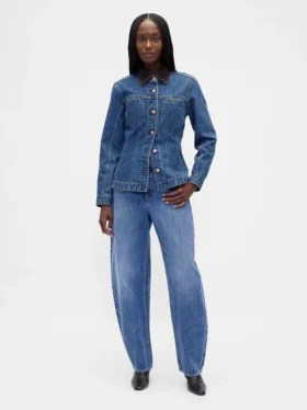 Tettsittende lang denimjakke