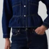 Tettsittende peplum-top i denim