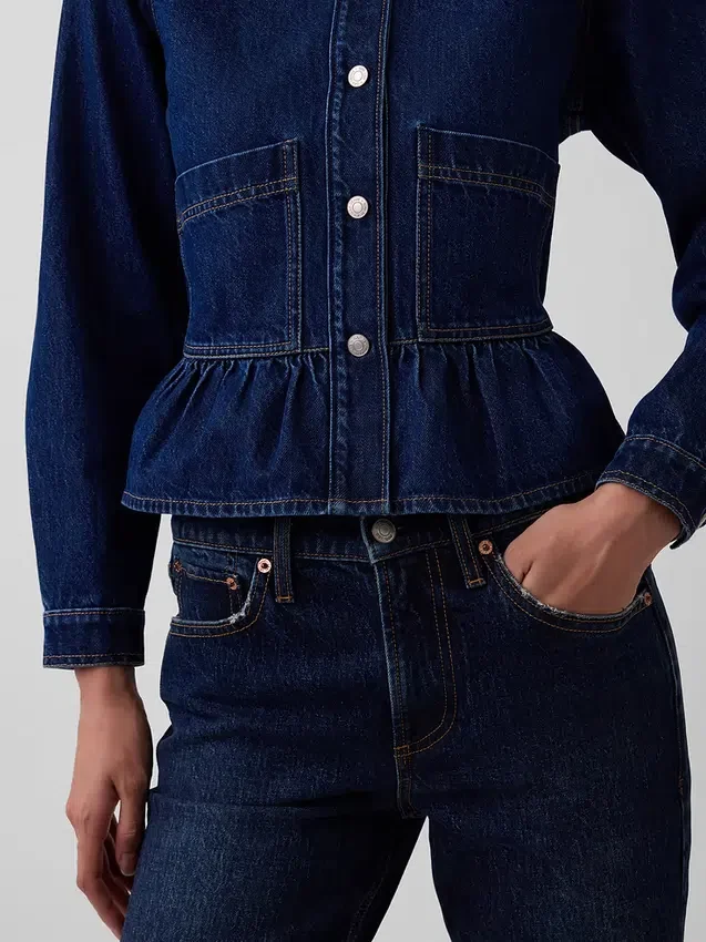 Tettsittende peplum-top i denim