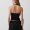 Tettstrikket halterneck-kort topp