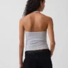 Tettstrikket halterneck-kort topp