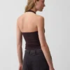 Tettstrikket halterneck-kort topp