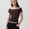 Tettstrikket jersey-T-skjorte med avdekkede skuldre og kort snitt