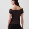 Tettstrikket jersey-T-skjorte med avdekkede skuldre og kort snitt