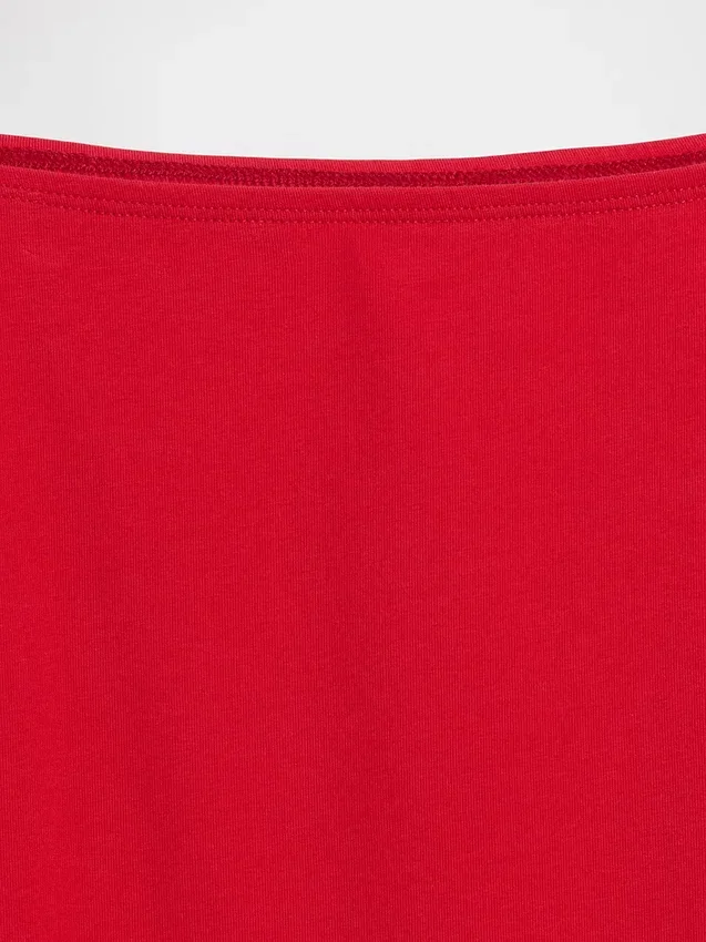 Tettstrikket jersey-T-skjorte med avdekkede skuldre og kort snitt