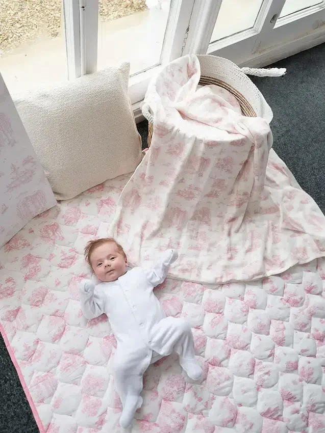 The Gilded Bird Spring Toile-babytæppe i bambus
